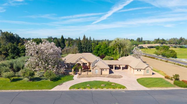 10749 Amerine Ln, Oakdale, CA 95361