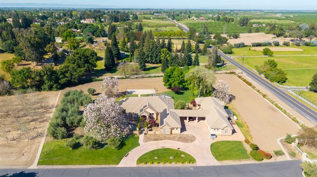 10749 Amerine Ln, Oakdale, CA 95361