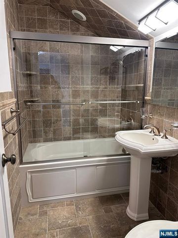 14 Louise Lane, Tenafly, NJ 07670