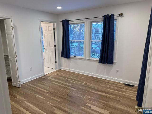 14 Louise Lane, Tenafly, NJ 07670