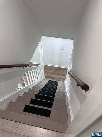 14 Louise Lane, Tenafly, NJ 07670