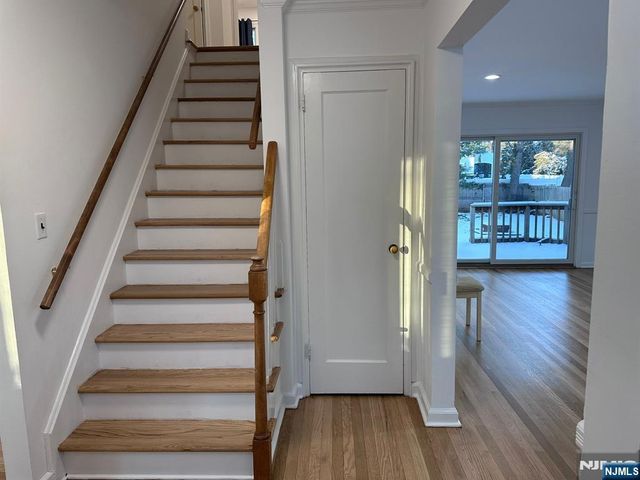 14 Louise Lane, Tenafly, NJ 07670