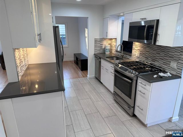 14 Louise Lane, Tenafly, NJ 07670
