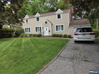 14 Louise Lane, Tenafly, NJ 07670