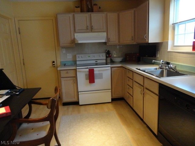 24690 Thicket Lane 32, Olmsted Falls, OH 44138