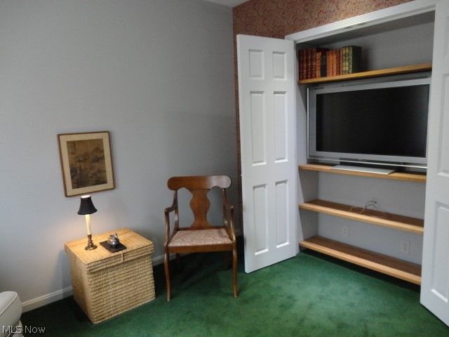 24690 Thicket Lane 32, Olmsted Falls, OH 44138