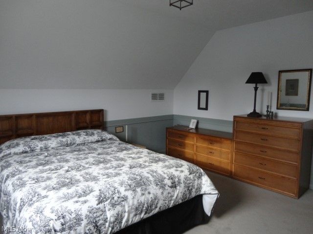 24690 Thicket Lane 32, Olmsted Falls, OH 44138