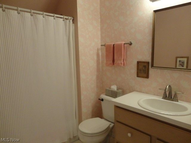 24690 Thicket Lane 32, Olmsted Falls, OH 44138