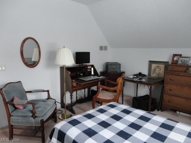 24690 Thicket Lane 32, Olmsted Falls, OH 44138