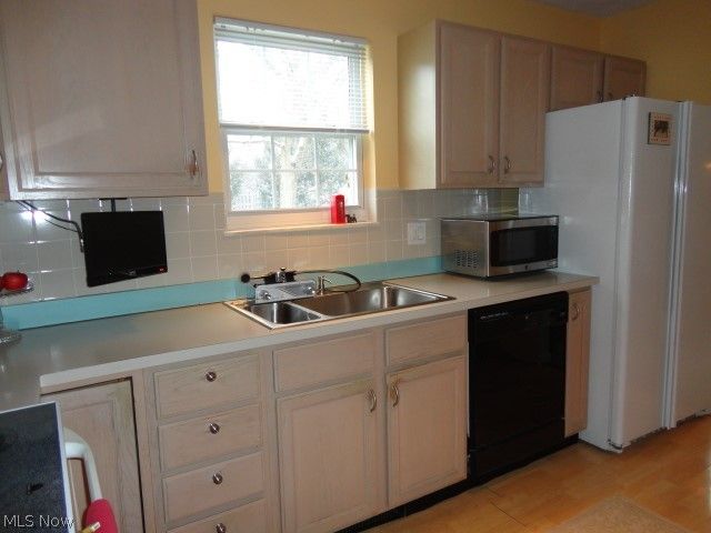 24690 Thicket Lane 32, Olmsted Falls, OH 44138