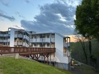 1089 Bluewater Dr Unit 512, Moneta, VA 24121