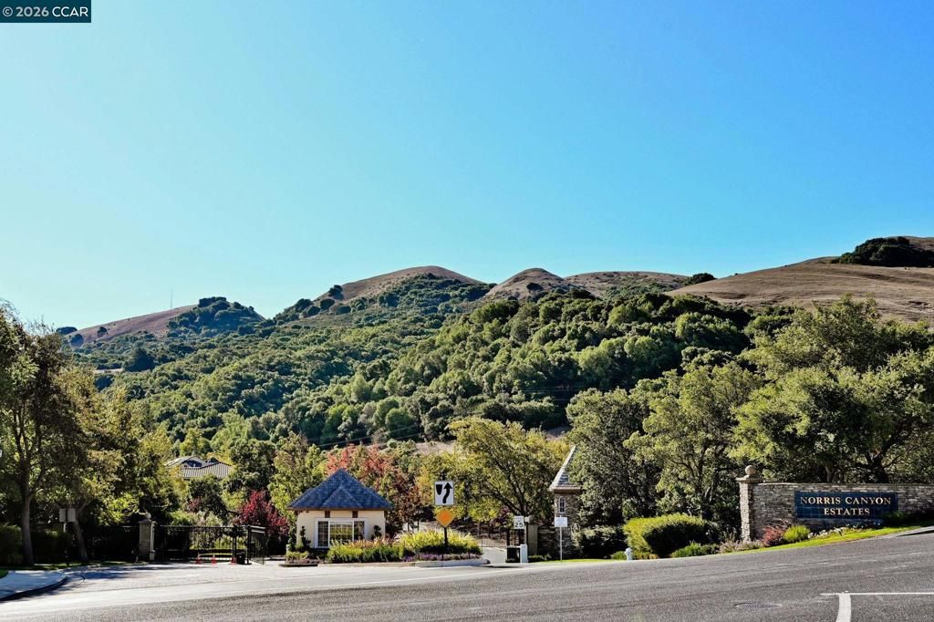 Image 1 of property listing at 243 Lyndhurst Pl, San Ramon, CA 94583