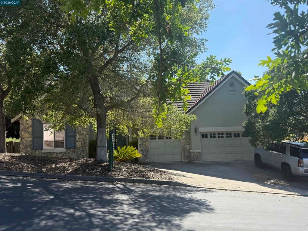 Image 3 of property listing at 243 Lyndhurst Pl, San Ramon, CA 94583