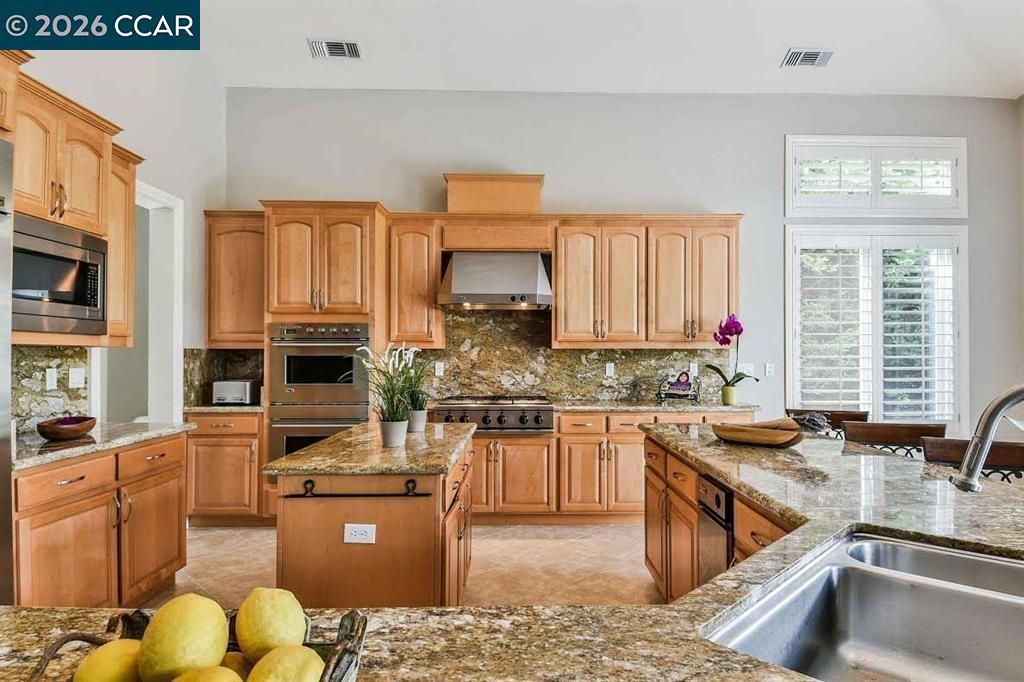 Image 4 of property listing at 243 Lyndhurst Pl, San Ramon, CA 94583