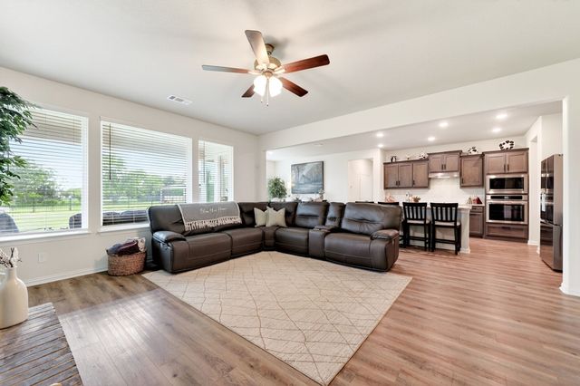 2446 Blackjack Oak Road, Oak Ridge, TX 75161