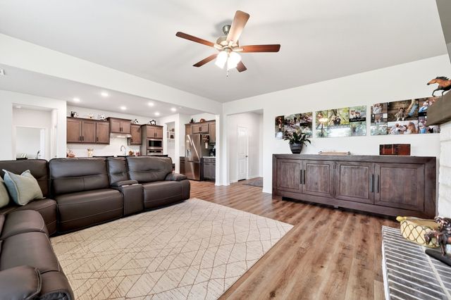 2446 Blackjack Oak Road, Oak Ridge, TX 75161