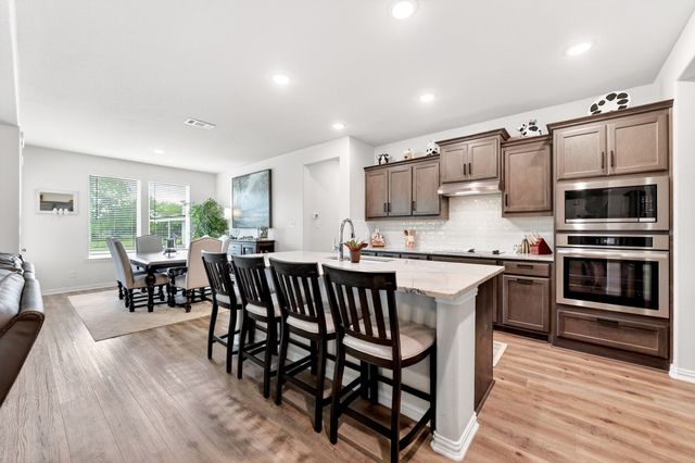 2446 Blackjack Oak Road, Oak Ridge, TX 75161