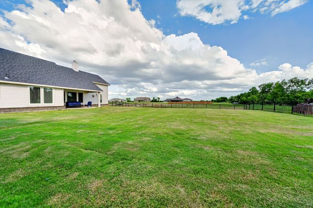 2446 Blackjack Oak Road, Oak Ridge, TX 75161