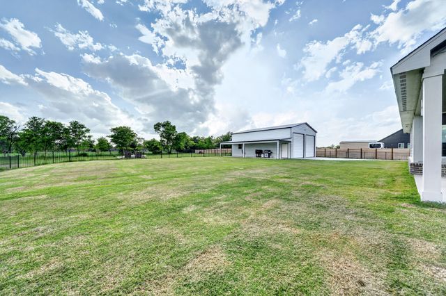 2446 Blackjack Oak Road, Oak Ridge, TX 75161