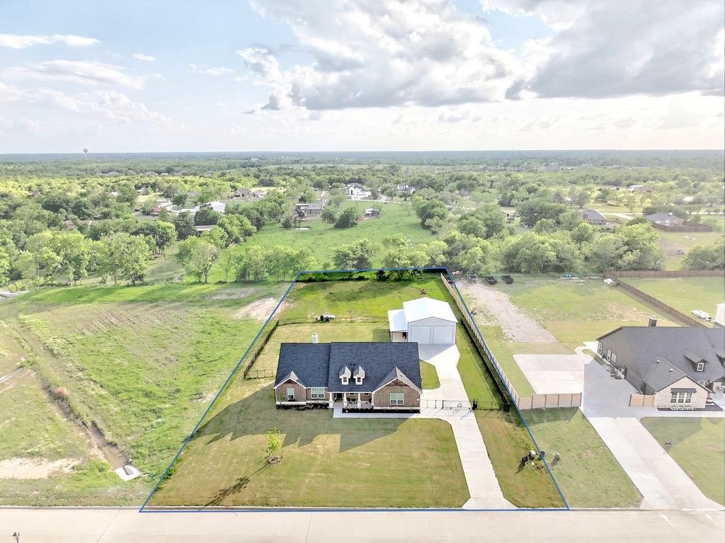 2446 Blackjack Oak Road, Oak Ridge, TX 75161