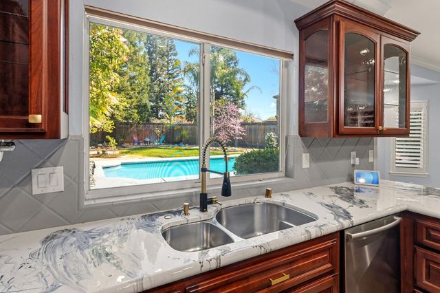 4816 Runway Dr, Fair Oaks, CA 95628