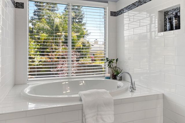 4816 Runway Dr, Fair Oaks, CA 95628