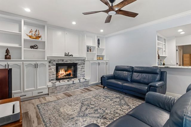 4816 Runway Dr, Fair Oaks, CA 95628