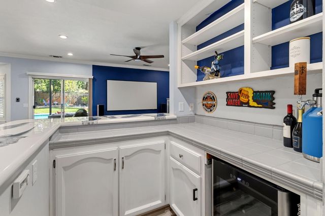 4816 Runway Dr, Fair Oaks, CA 95628