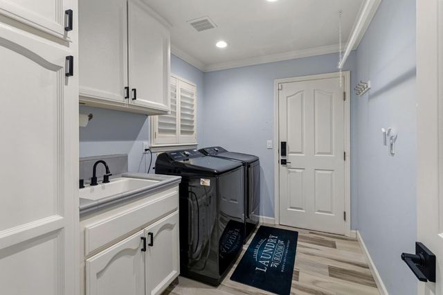 4816 Runway Dr, Fair Oaks, CA 95628