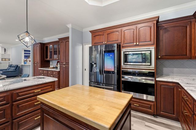 4816 Runway Dr, Fair Oaks, CA 95628