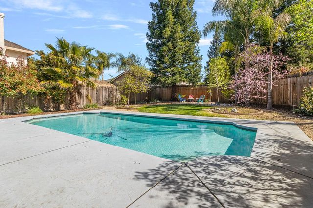 4816 Runway Dr, Fair Oaks, CA 95628