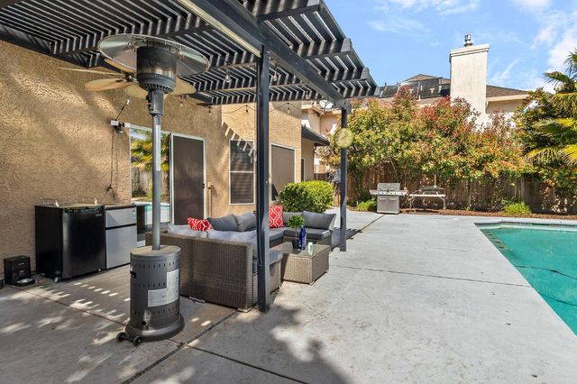 4816 Runway Dr, Fair Oaks, CA 95628