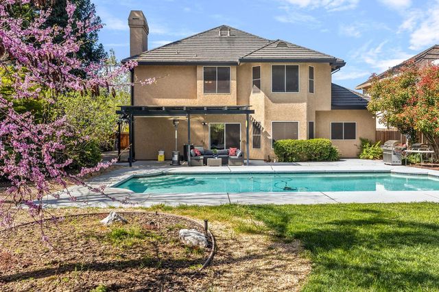 4816 Runway Dr, Fair Oaks, CA 95628