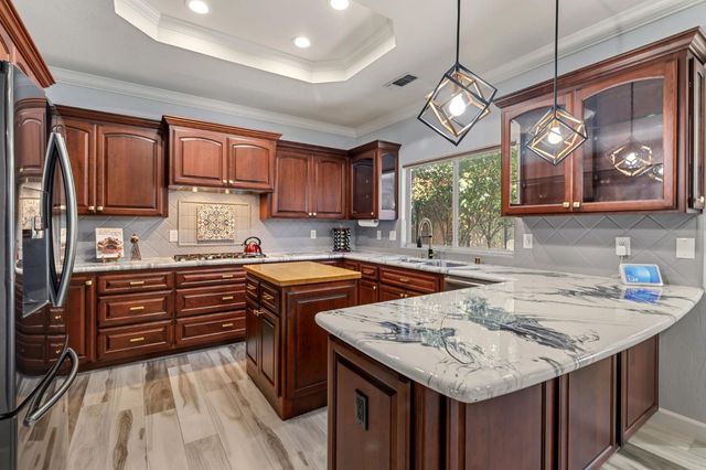 4816 Runway Dr, Fair Oaks, CA 95628