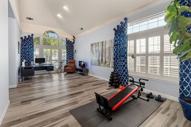 4816 Runway Dr, Fair Oaks, CA 95628