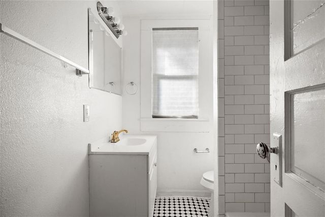 211 E CLUSTER AVENUE, Tampa, FL 33604