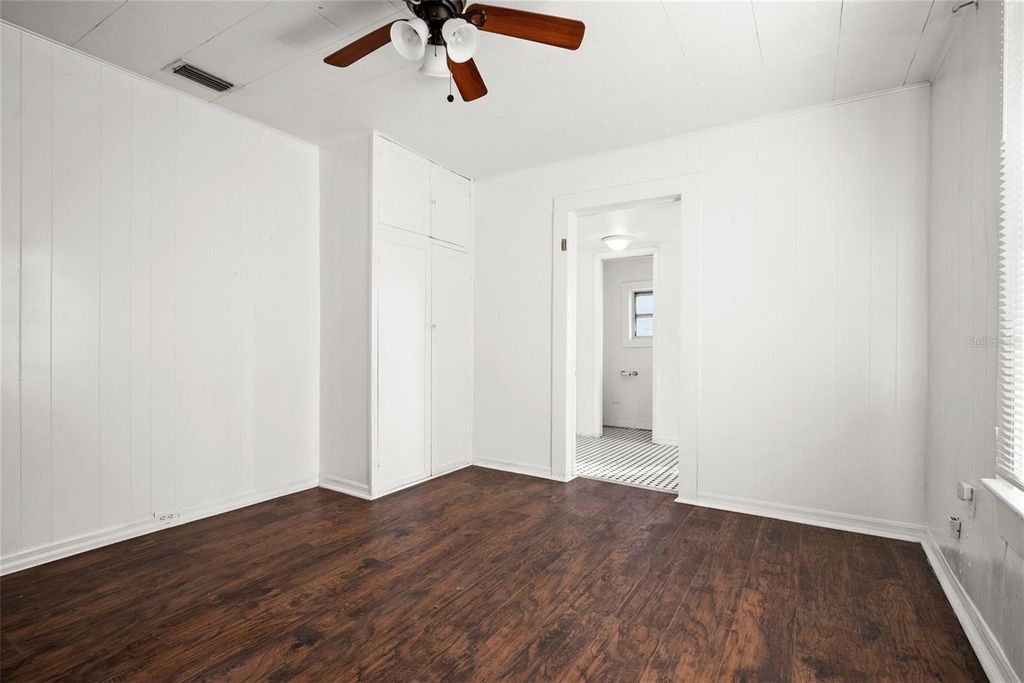 Image 12 of property listing at 211 E CLUSTER AVENUE, Tampa, FL 33604