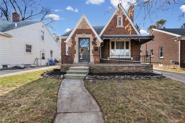 8060 Edward Avenue, Center Line, MI 48015