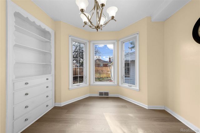 8060 Edward Avenue, Center Line, MI 48015