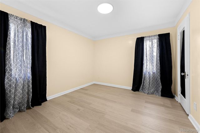 8060 Edward Avenue, Center Line, MI 48015