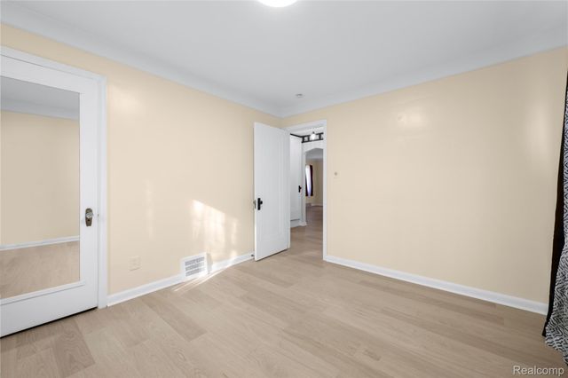 8060 Edward Avenue, Center Line, MI 48015