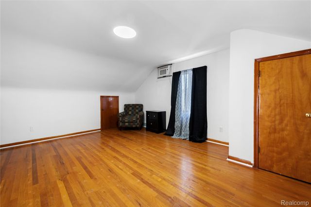 8060 Edward Avenue, Center Line, MI 48015