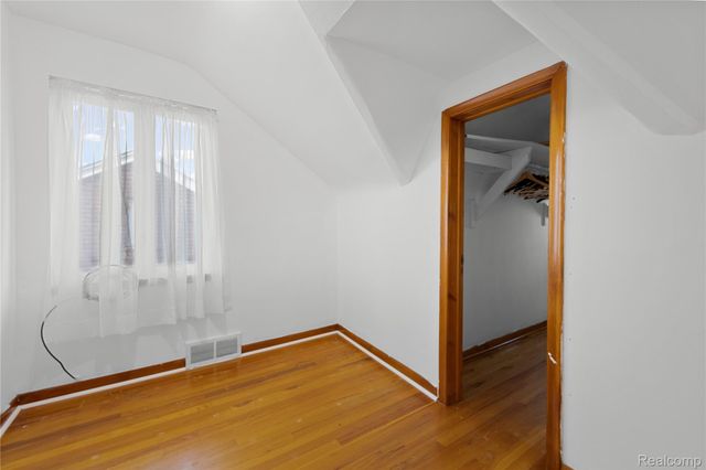 8060 Edward Avenue, Center Line, MI 48015