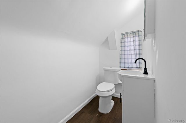 8060 Edward Avenue, Center Line, MI 48015