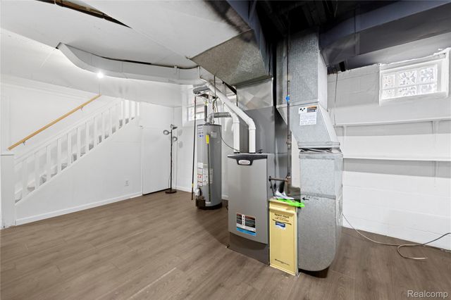 8060 Edward Avenue, Center Line, MI 48015