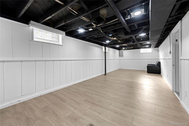 8060 Edward Avenue, Center Line, MI 48015