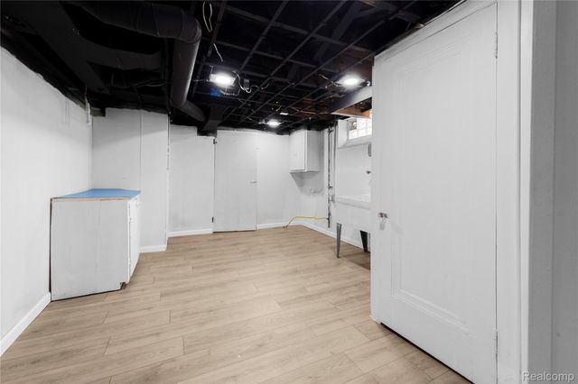 8060 Edward Avenue, Center Line, MI 48015