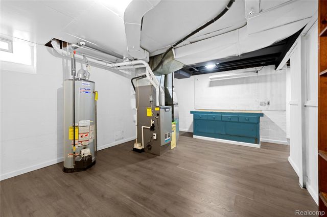 8060 Edward Avenue, Center Line, MI 48015