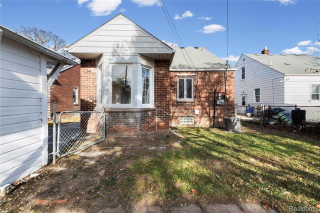 8060 Edward Avenue, Center Line, MI 48015