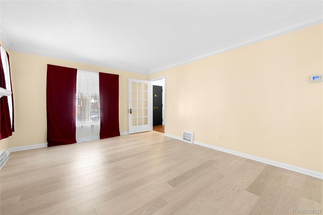 8060 Edward Avenue, Center Line, MI 48015